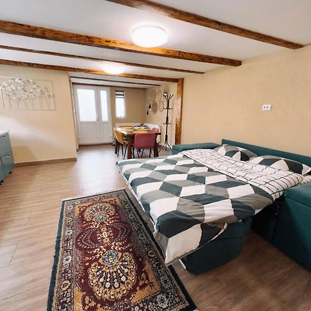 Yard Studio Rasnov Apartment Luaran gambar