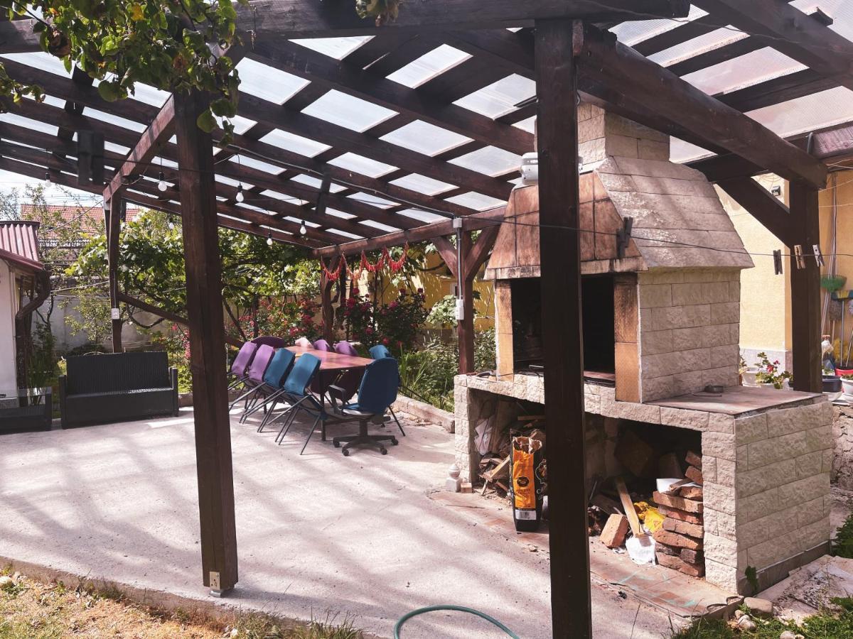 Yard Studio Rasnov Apartment Luaran gambar