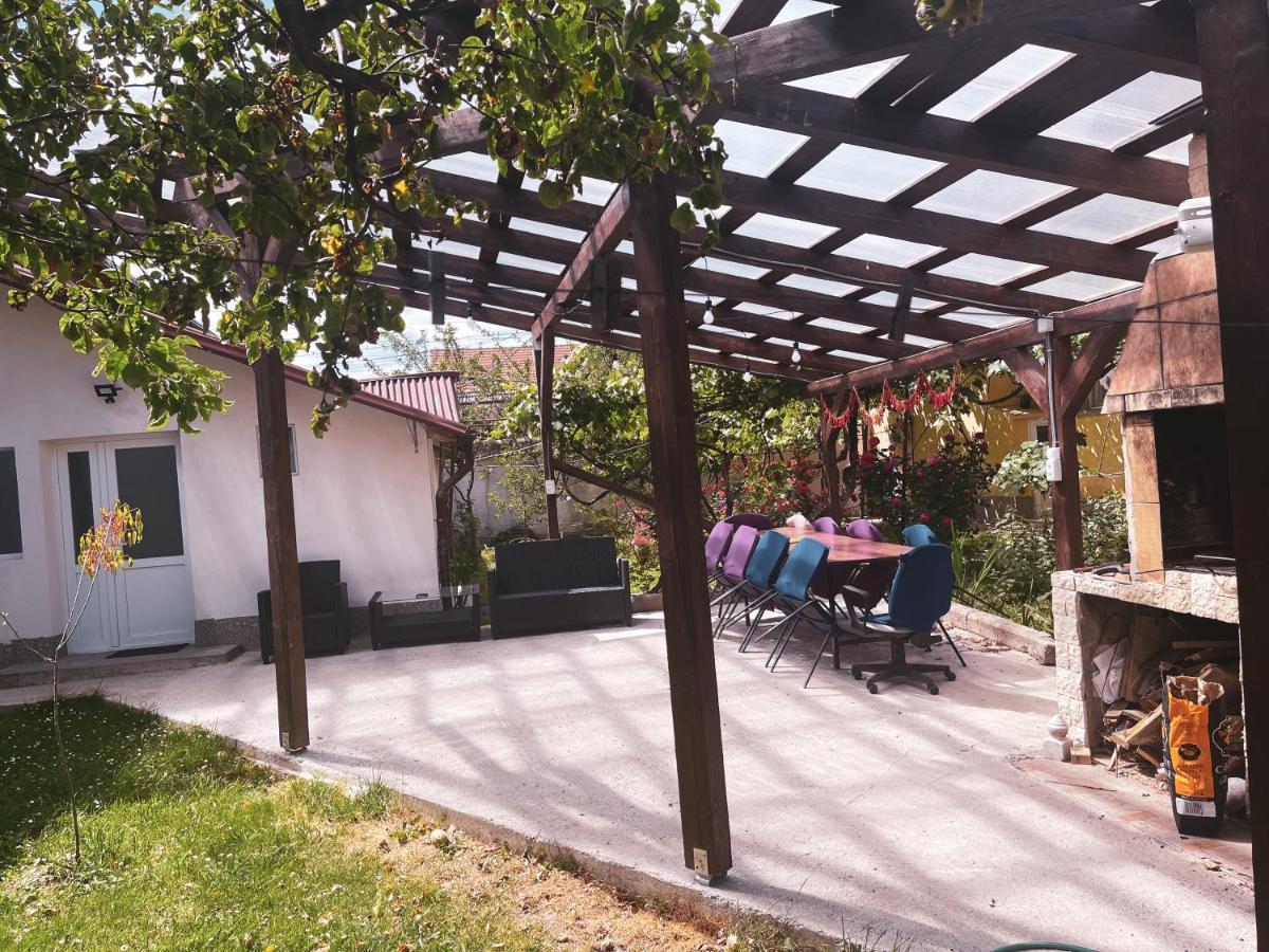 Yard Studio Rasnov Apartment Luaran gambar