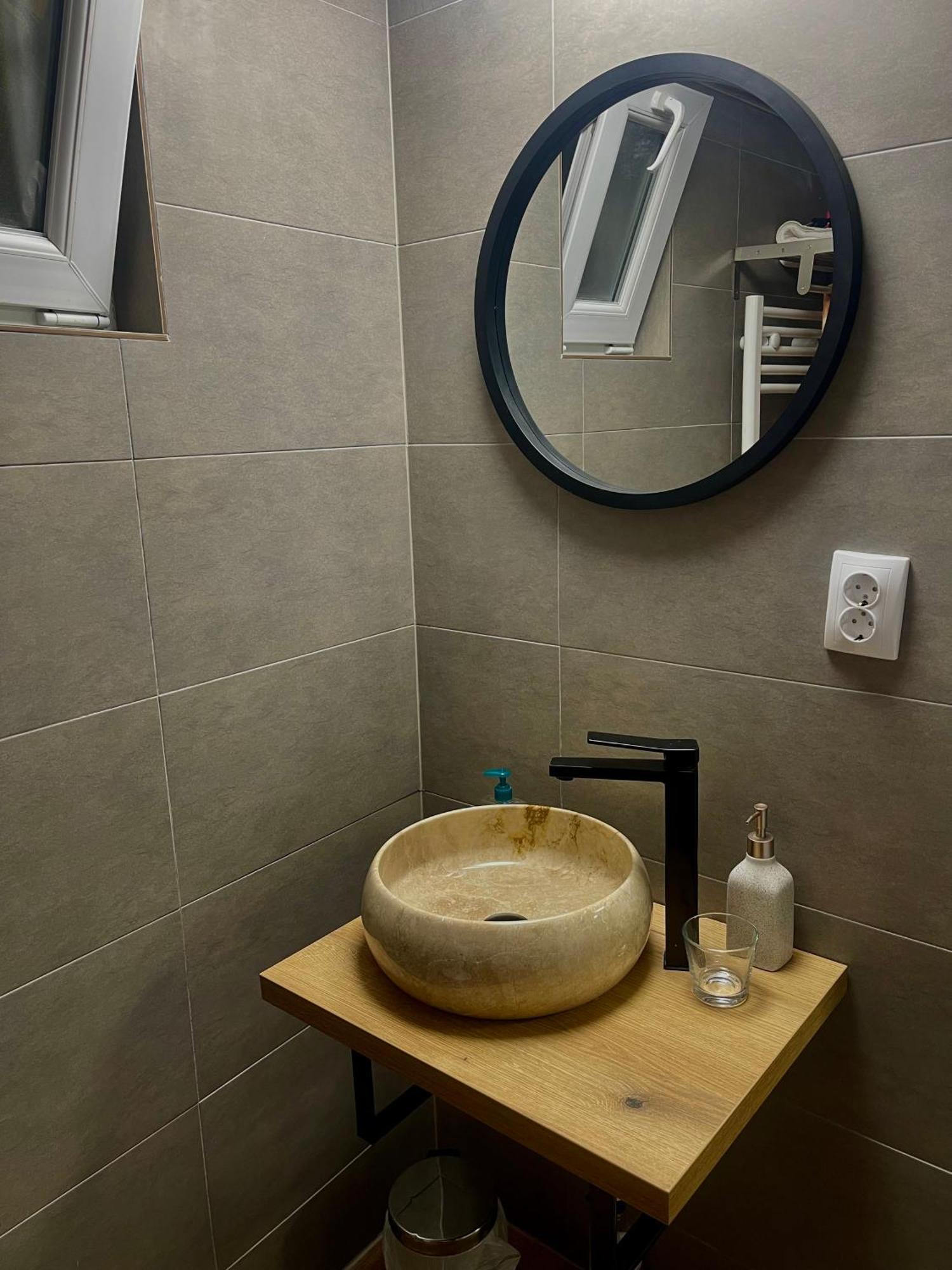 Yard Studio Rasnov Apartment Luaran gambar