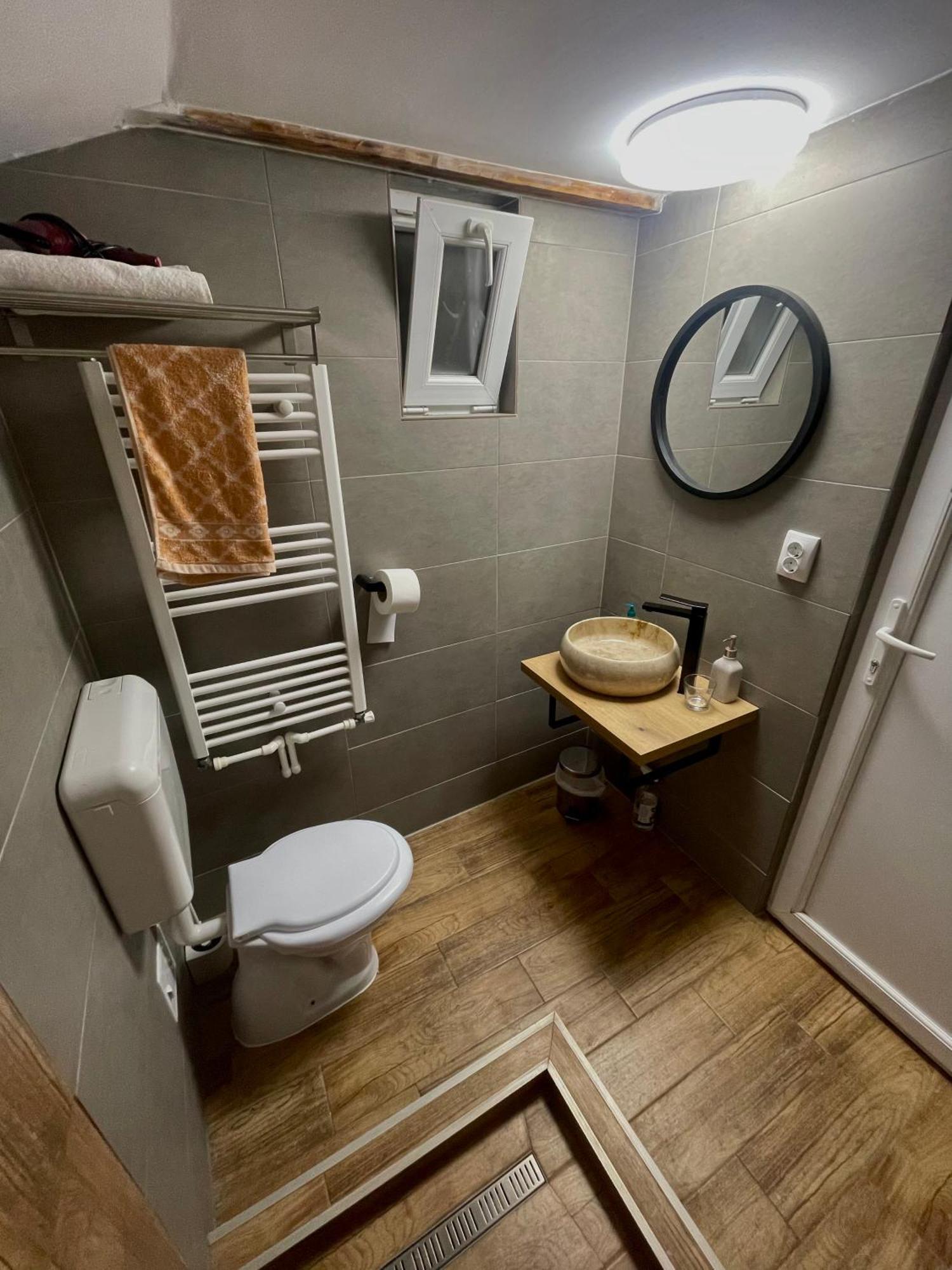 Yard Studio Rasnov Apartment Luaran gambar