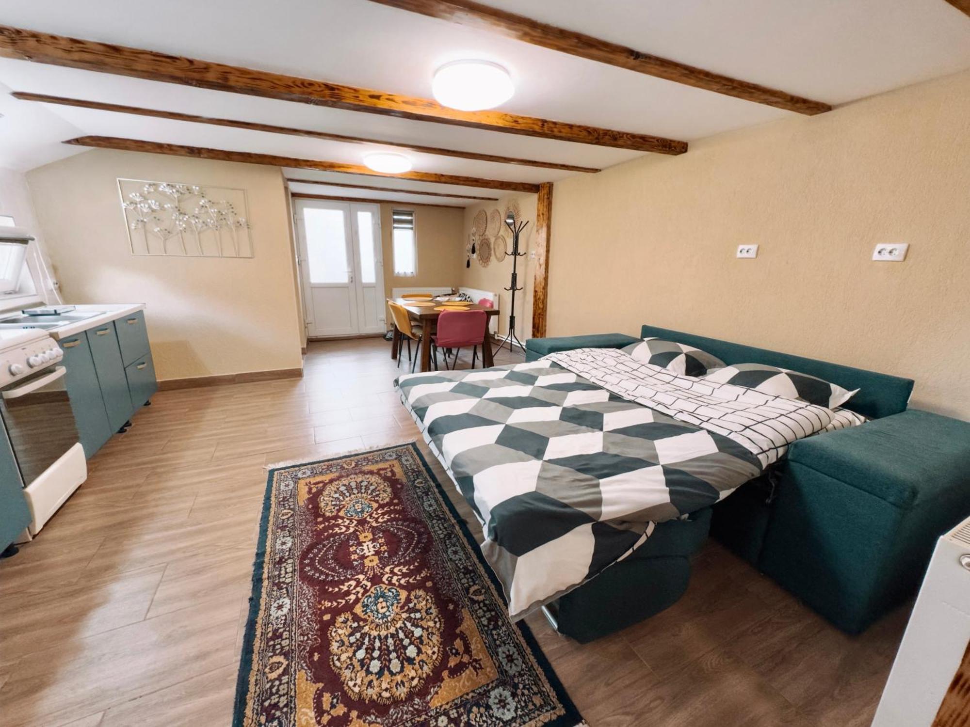 Yard Studio Rasnov Apartment Luaran gambar