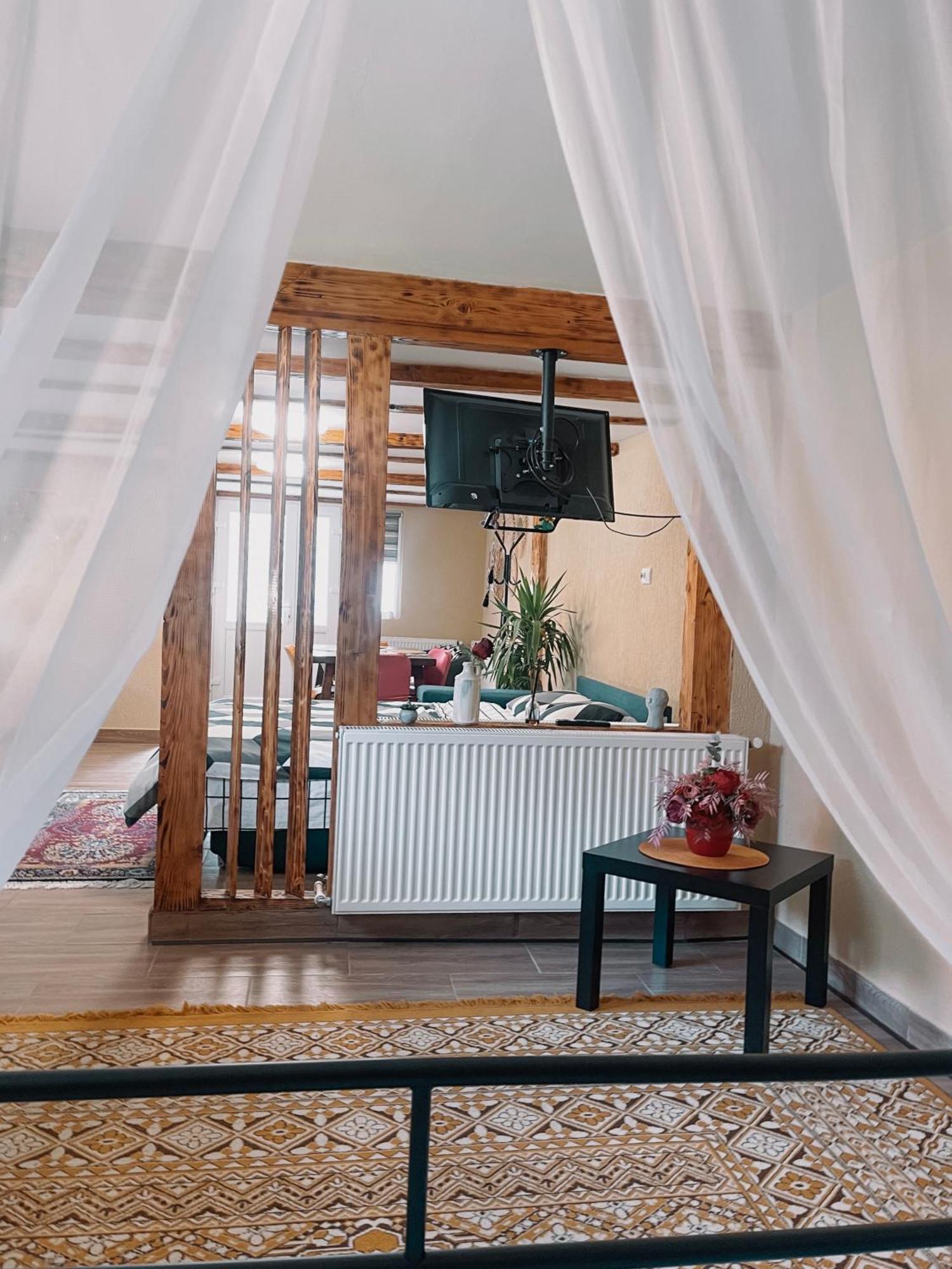 Yard Studio Rasnov Apartment Luaran gambar