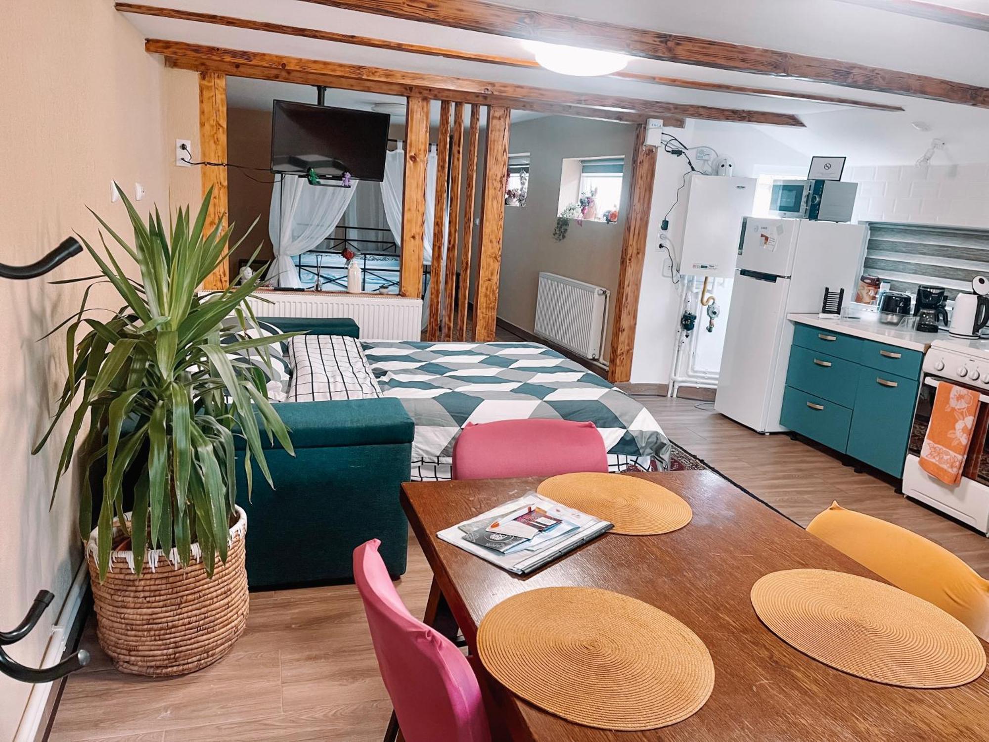 Yard Studio Rasnov Apartment Luaran gambar